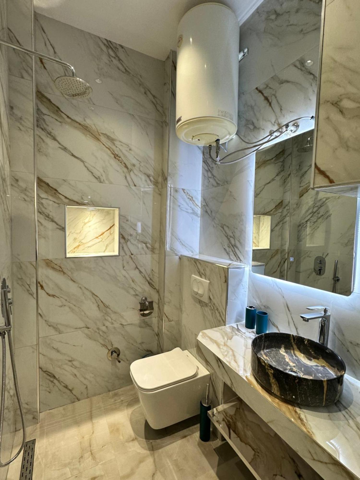 Troy Aparthotel Дуррес Экстерьер фото