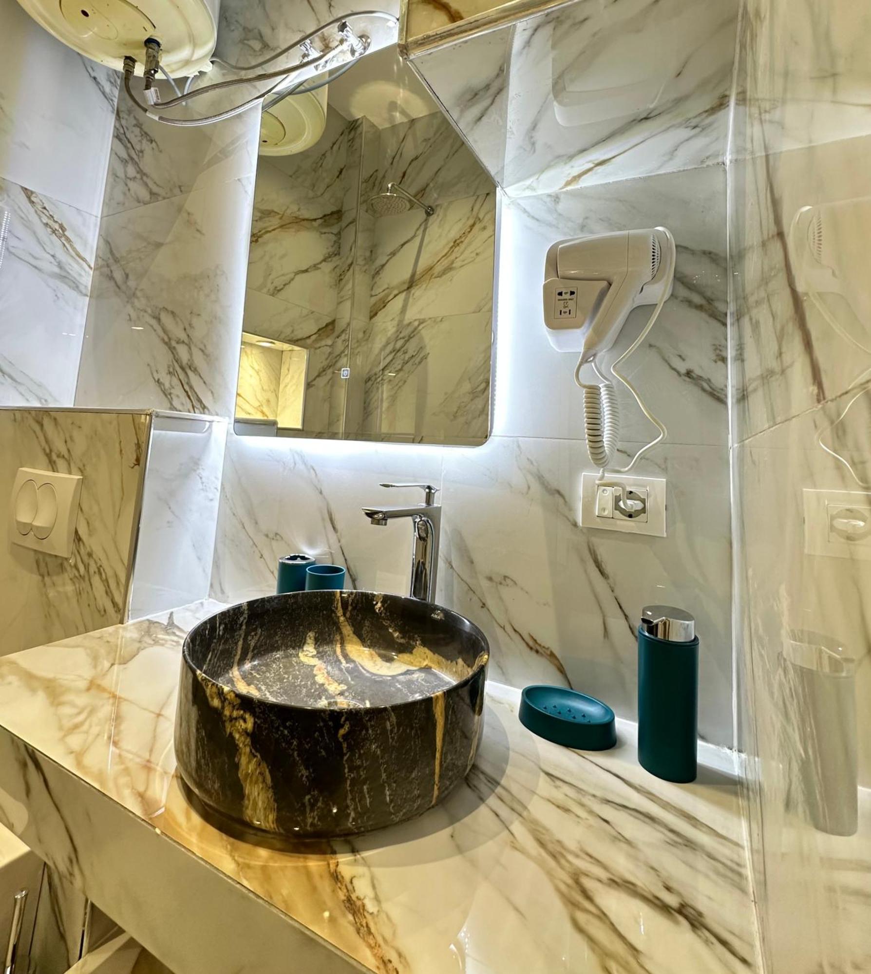 Troy Aparthotel Дуррес Экстерьер фото