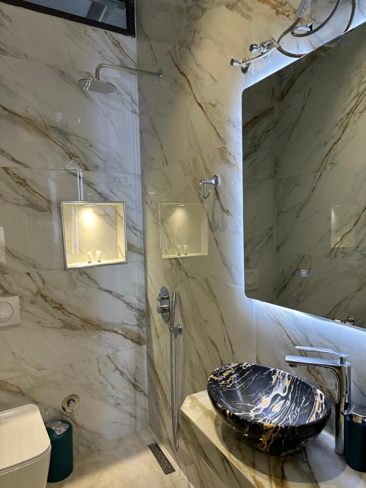 Troy Aparthotel Дуррес Экстерьер фото