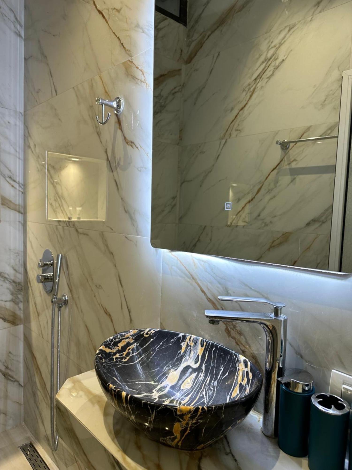 Troy Aparthotel Дуррес Экстерьер фото