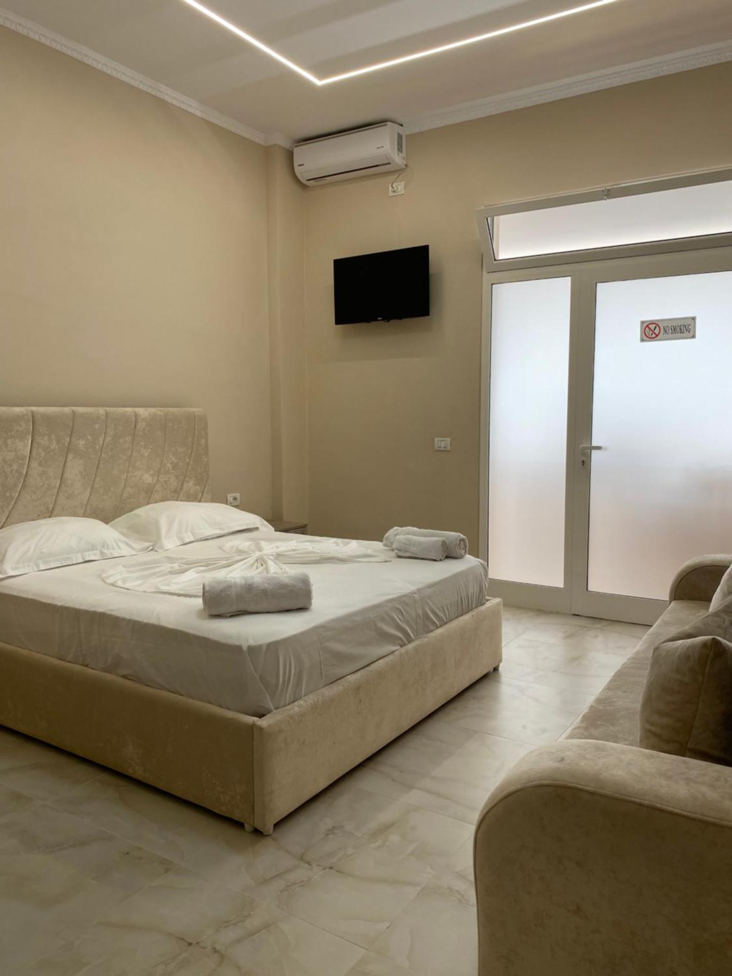 Troy Aparthotel Дуррес Экстерьер фото