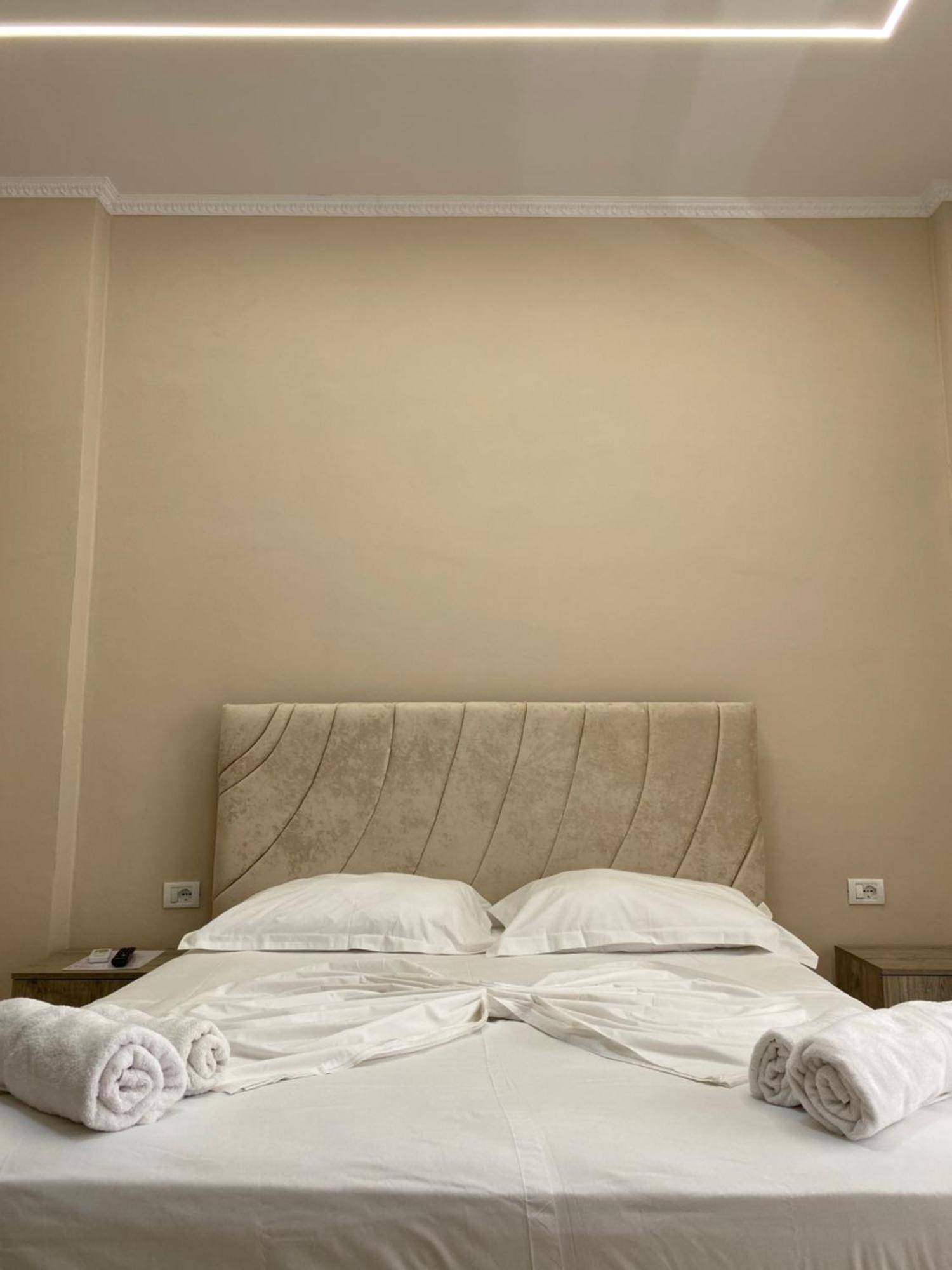 Troy Aparthotel Дуррес Экстерьер фото