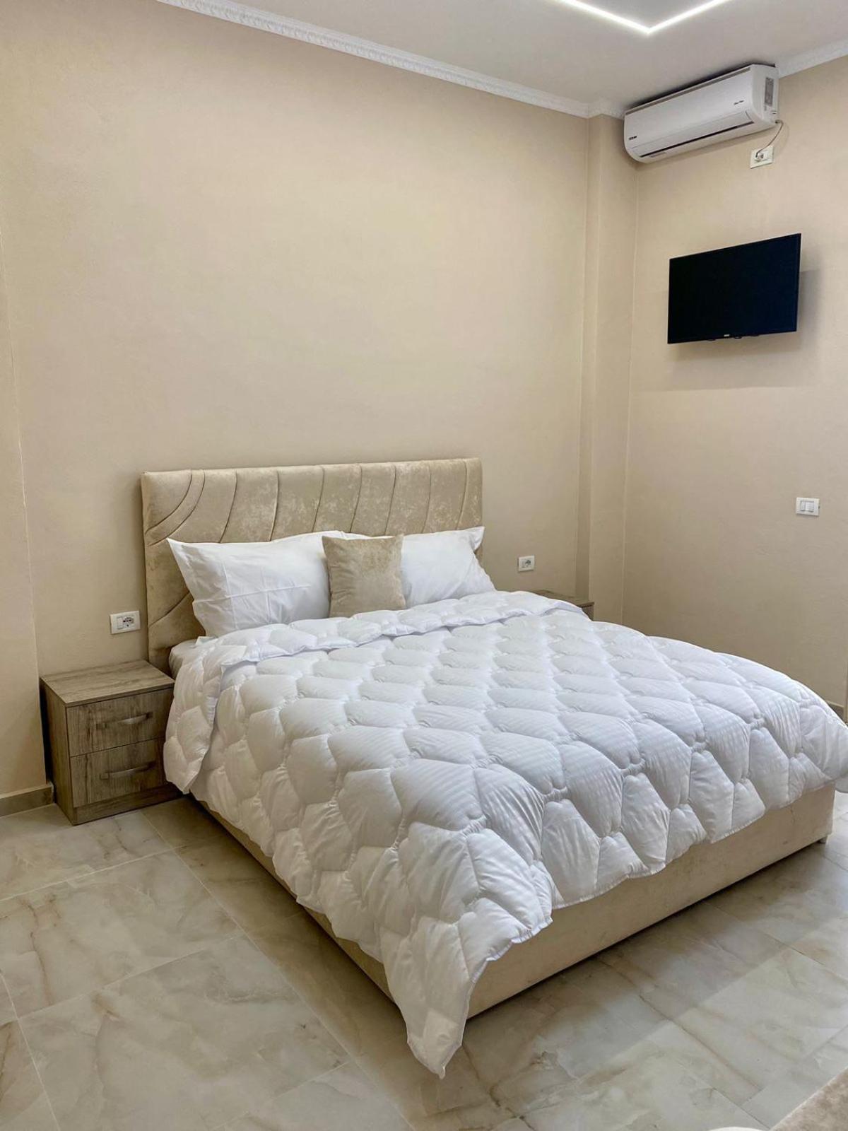 Troy Aparthotel Дуррес Экстерьер фото