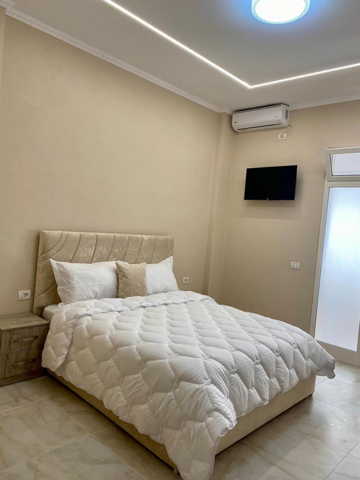 Troy Aparthotel Дуррес Экстерьер фото