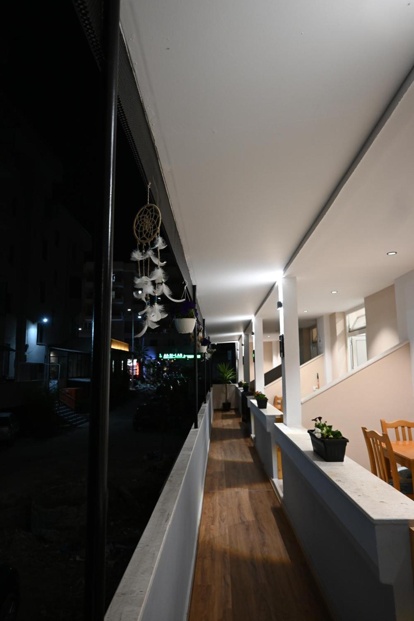 Troy Aparthotel Дуррес Экстерьер фото