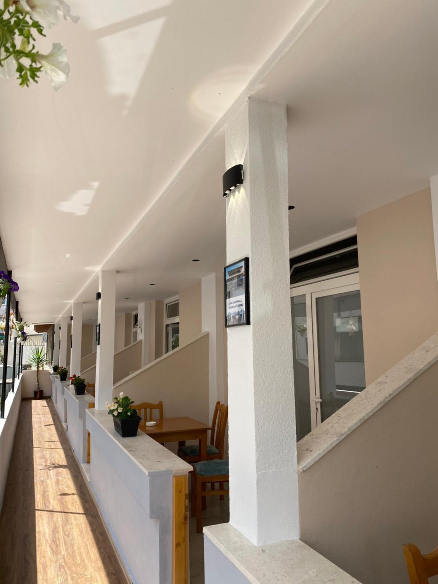 Troy Aparthotel Дуррес Экстерьер фото