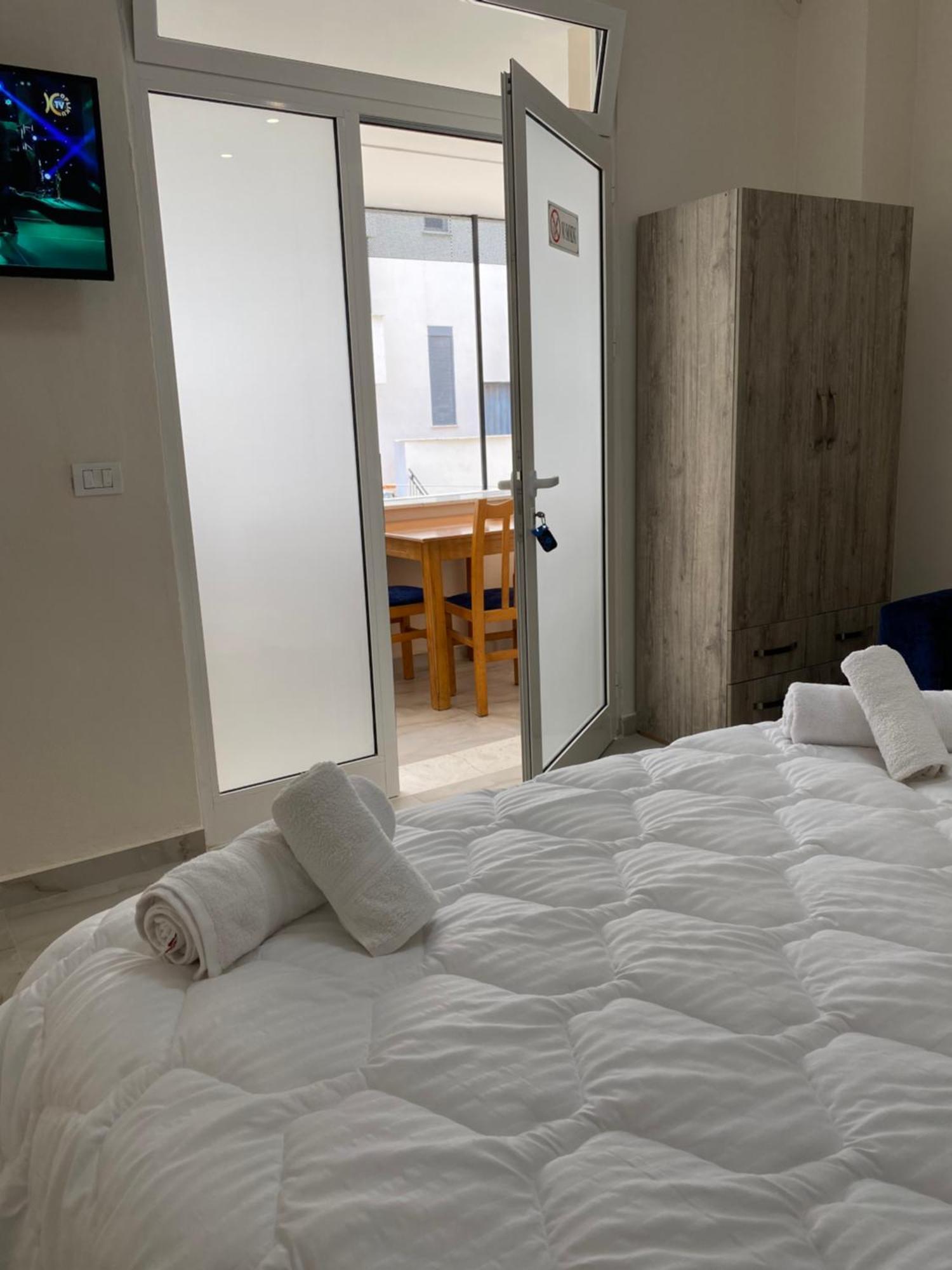 Troy Aparthotel Дуррес Экстерьер фото